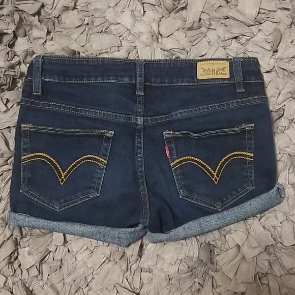 Levi Strauss & Co. Shorts - Picture 3 of 4
